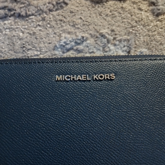 NWT! Michael Kors Wallet/Wristlet - Picture 4 of 12